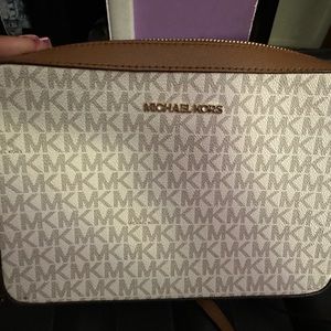 Michael Kors jet set crossbody bag